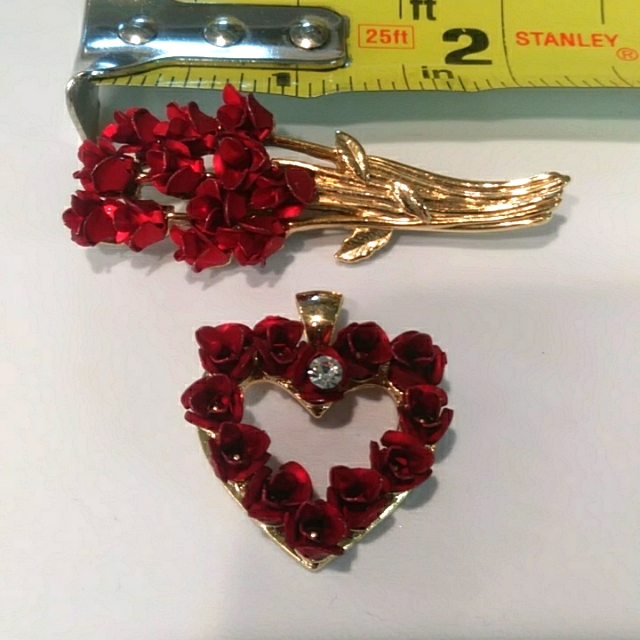 Vintage Danbury Mint 1997 Red Roses Brooch And Pendant 19$